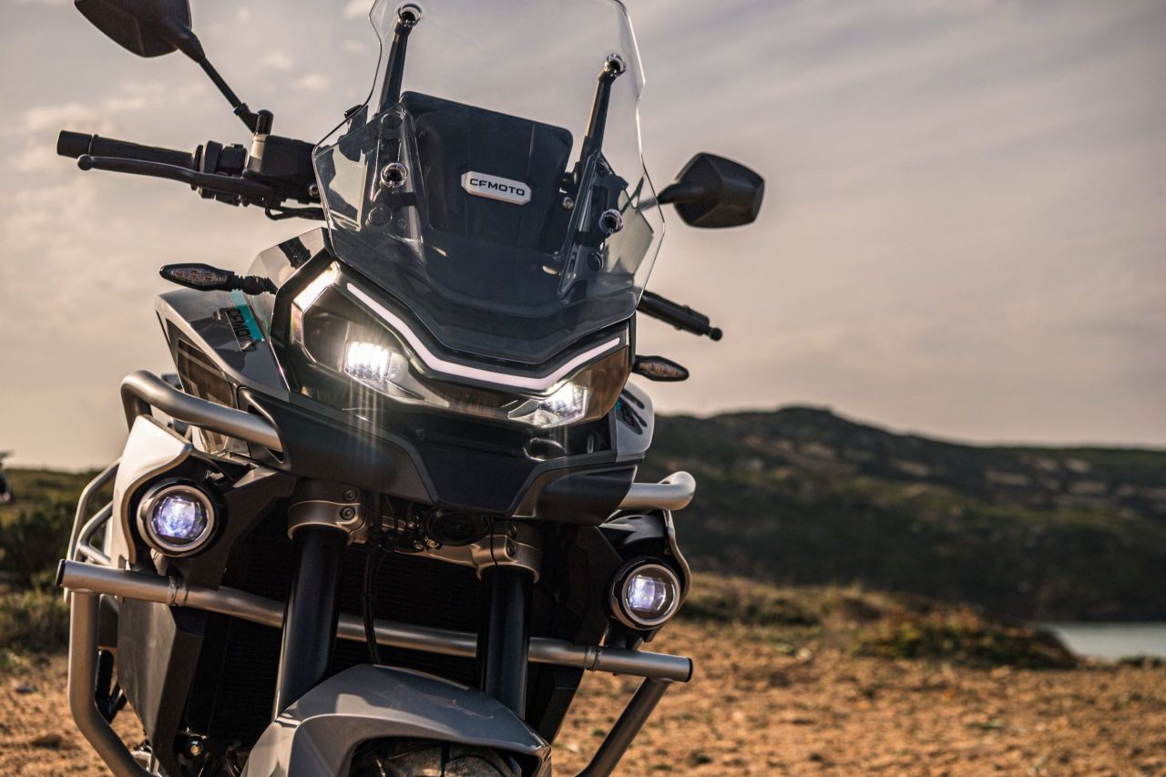 CFMOTO 800MT Sport (Fekete) CFMOTO 800MT Sport (Fekete)