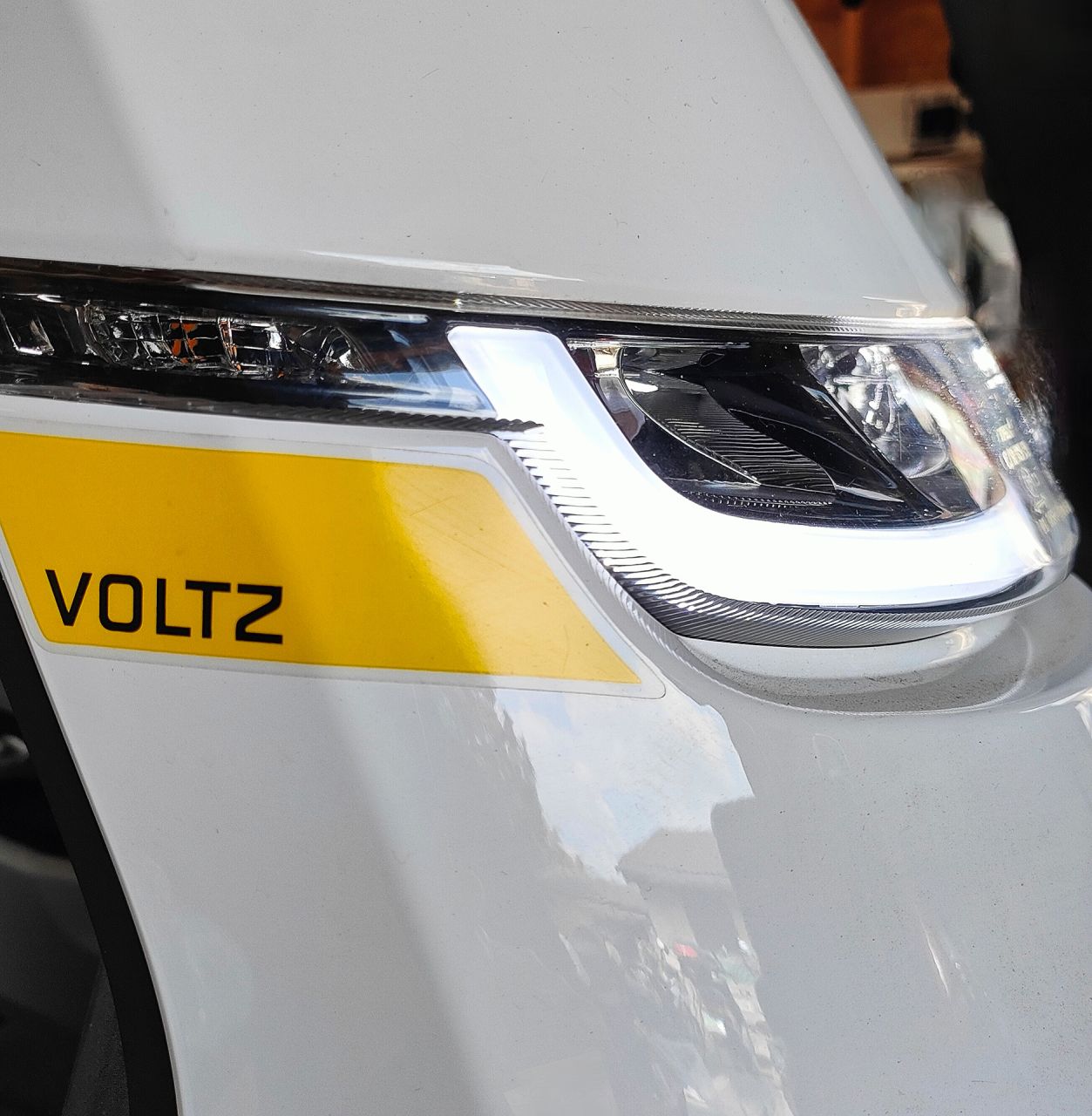 BEMUTATÓMOTOR - MOTRON VOLTZ, fehér, Le1-B BEMUTATÓMOTOR - MOTRON VOLTZ, fehér, Le1-B