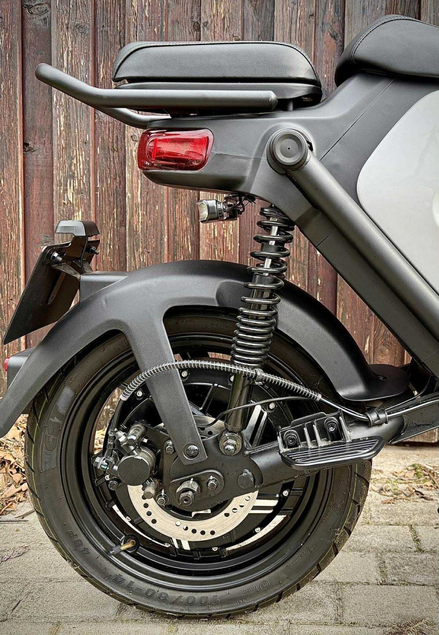 BEMUTATÓMOTOR - UQi GT 4842 45km/h, Fehér, Panasonic akkumulátor, Bosch motor, EURO5, Le1-B BEMUTATÓMOTOR - UQi GT 4842 45km/h, Fehér, Panasonic akkumulátor, Bosch motor, EURO5, Le1-B