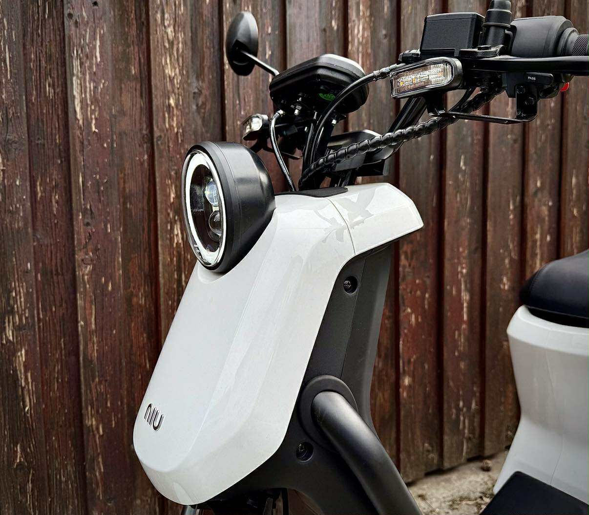BEMUTATÓMOTOR - UQi GT 4842 45km/h, Fehér, Panasonic akkumulátor, Bosch motor, EURO5, Le1-B BEMUTATÓMOTOR - UQi GT 4842 45km/h, Fehér, Panasonic akkumulátor, Bosch motor, EURO5, Le1-B