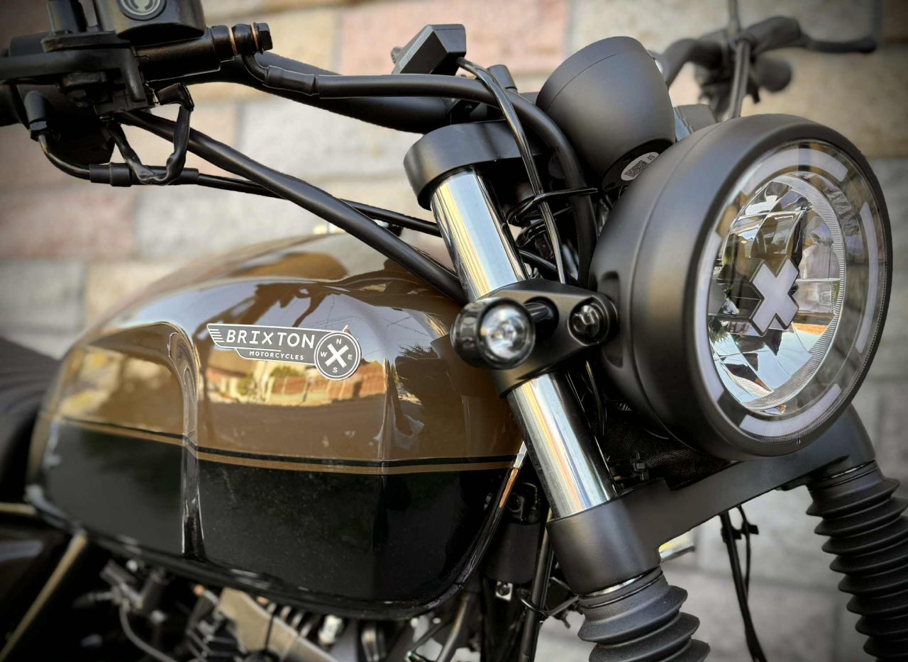 BEMUTATÓMOTOR - Brixton Cromwell 125 ABS, barna, EURO V. L3e-A1 BEMUTATÓMOTOR - Brixton Cromwell 125 ABS, barna, EURO V. L3e-A1