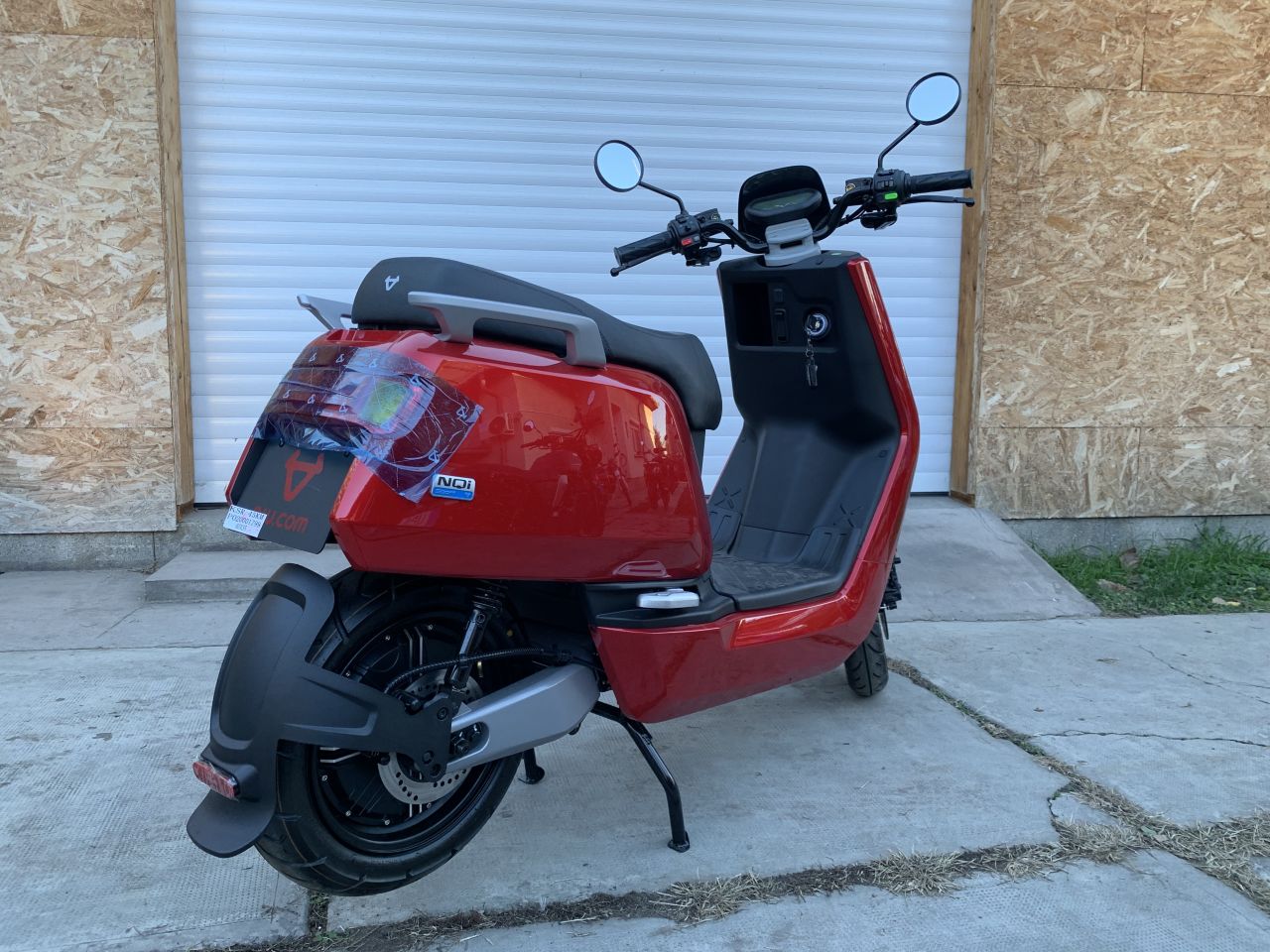 BEMUTATÓMOTOR - NIU NQi Sport elektromos robogó 6035 45km/h, piros, L1e-B BEMUTATÓMOTOR - NIU NQi Sport elektromos robogó 6035 45km/h, piros, L1e-B