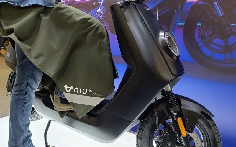 NIU robogós kötény, S-L, antracit szürke NIU robogós kötény, S-L, antracit szürke