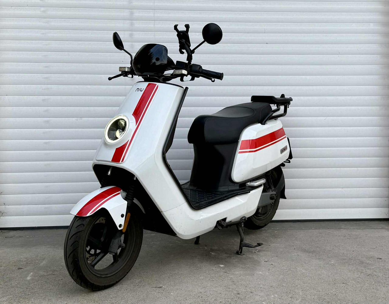 HASZNÁLTMOTOR - NQi GT elektromos robogó 70 km/h, 6035x2, fehér/piros, L3e-A1 HASZNÁLTMOTOR - NQi GT elektromos robogó 70 km/h, 6035x2, fehér/piros, L3e-A1