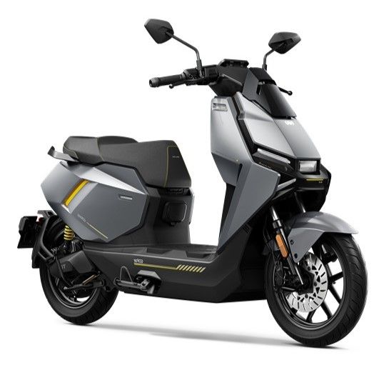 NIU FQiX 150 elektromos robogó 45 km/h, ezüst L1e-B - két akkumulátorral 150km hatótáv