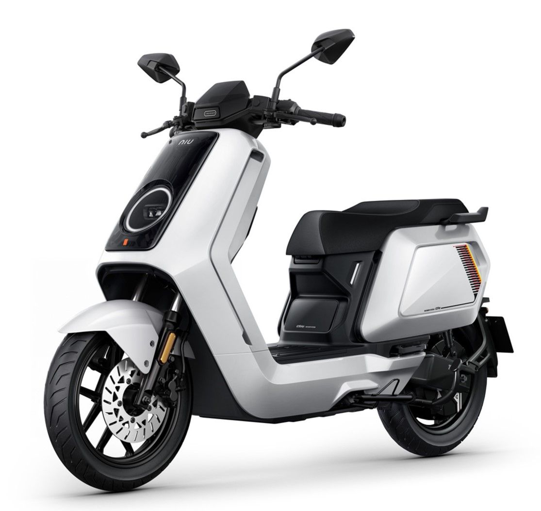 NIU NQiX 500 elektromos robogó 100km/h, fehér L3e-A1 - három akkumulátorral