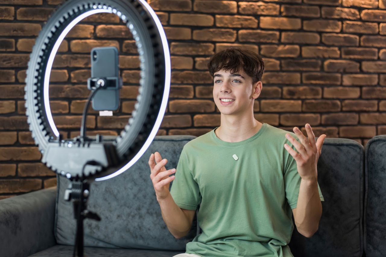 Luucco MiniPods K1 vezeték nélküli csíptetős lavalier wireless mikrofon telefonhoz USB-C /Lightning