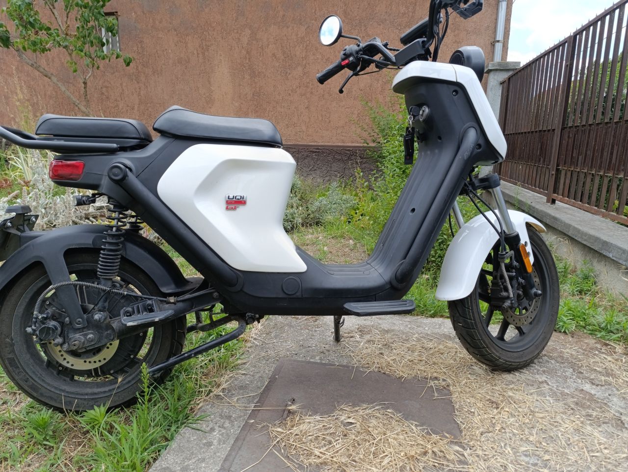 HASZNÁLTMOTOR - NIU UQi GT 4831 Fehér Euro5 L3e-B HASZNÁLTMOTOR - NIU UQi GT 4831 Fehér Euro5 L3e-B