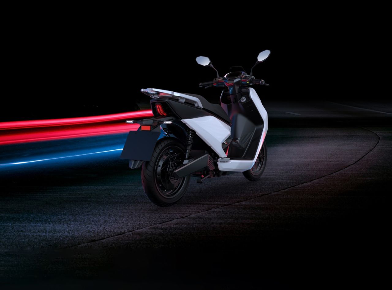 BEMUTATÓMOTOR - NIU FQi 500 elektromos robogó 95km/h, fehér L3e-A1 BEMUTATÓMOTOR - NIU FQi 500 elektromos robogó 95km/h, fehér L3e-A1